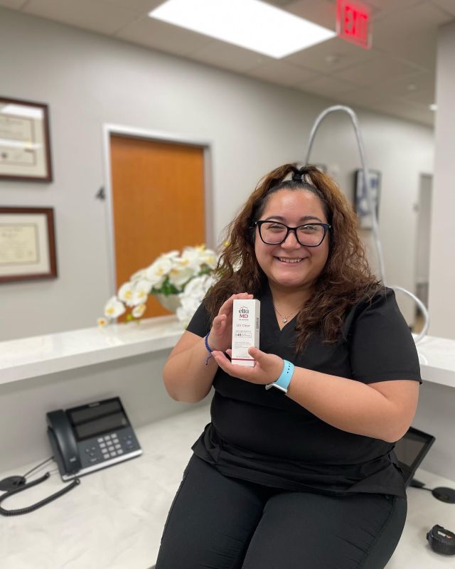 Product Pick of the Week: Elta MD UV Clear Facial Sunscreen

Kasi’s favorite product is this facial sunscreen that is made to protect and calm acne and rosacea prone skin. She loves that it goes on clear so nobody can tell she’s wearing sunscreen. It’s also made to diminish the appearance of blemishes and discoloration of the skin. 

Call to reserve yours today!

📞 713-487-8233
#houstondermatology #houstondermatologist #cypresstx #cypressdermatologist #cypressdermatology #houstontx